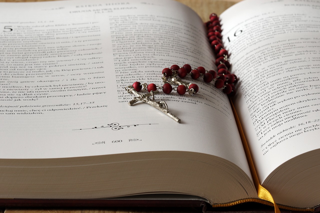 the-rosary (c) pompi /pixabay.com